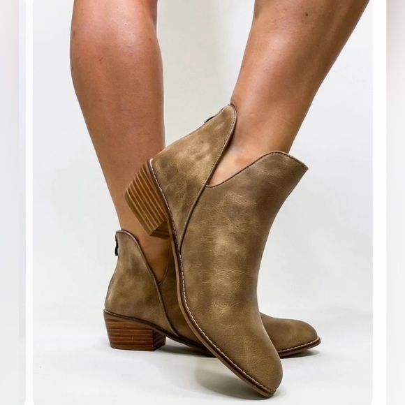 🔥Corky's Flattering Taupe Vanish Boots-NIB🔥 - Picture 2 of 4